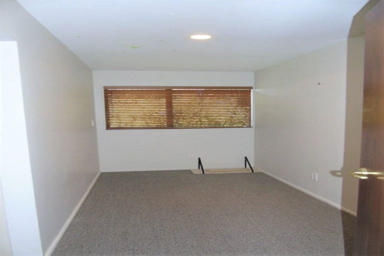 Photo of property in 13 Fortification Road, Karaka Bays, Wellington, 6022