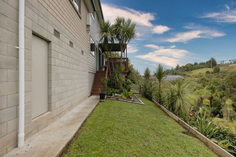 Photo of property in 13 Stubbs Place, Fairview Heights, Auckland, 0632