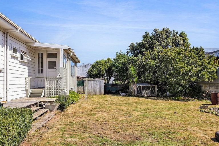 Photo of property in 5 Tawhiti Road, Hawera, 4610