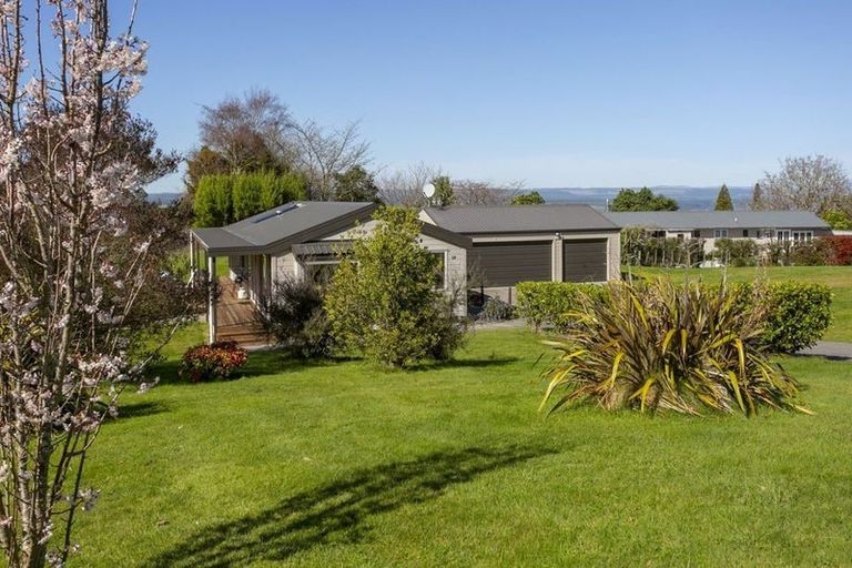Photo of property in 18 Glen Mohr, Acacia Bay, Taupo, 3385