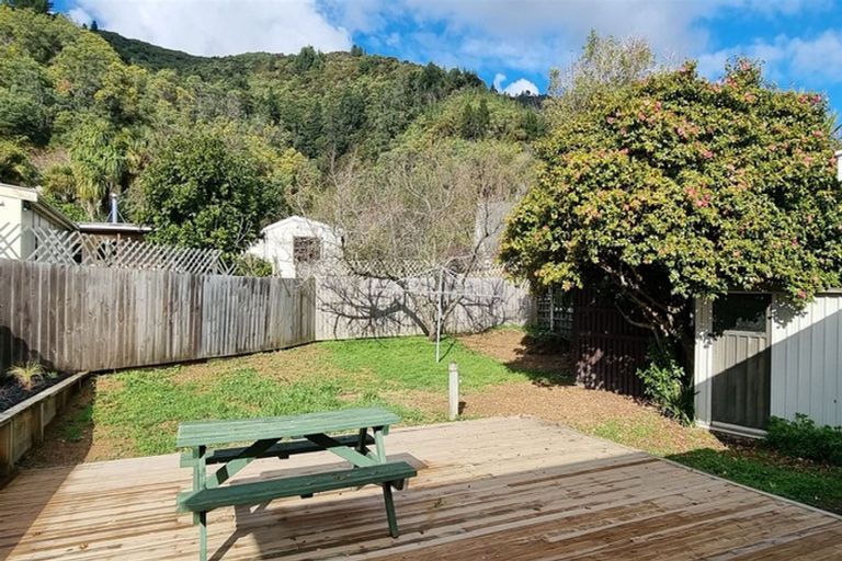 Photo of property in 94a Waikawa Road, Picton, 7220