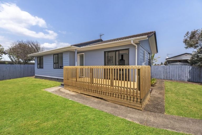 Photo of property in 2/39 Taitimu Drive, Weymouth, Auckland, 2103