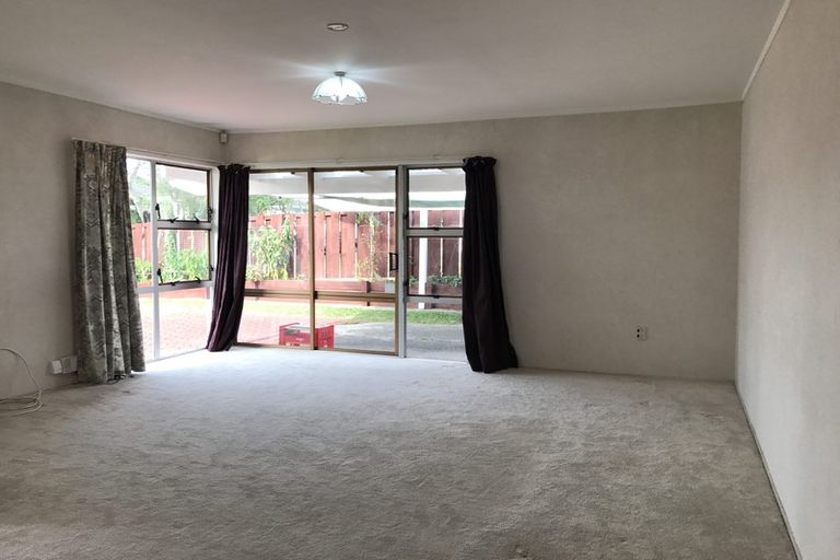 Photo of property in 1/1 Ballater Place, Highland Park, Auckland, 2010