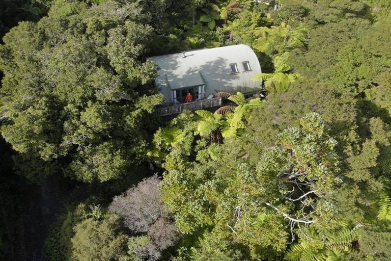 Photo of property in 5 Waikarekare Lane, Karekare, New Lynn, 0772