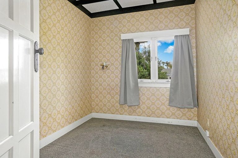 Photo of property in 16 Pasadena Avenue, Point Chevalier, Auckland, 1022