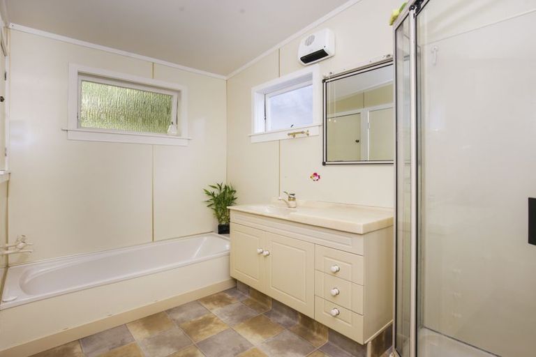 Photo of property in 87c Woodglen Road, Glen Eden, Auckland, 0602
