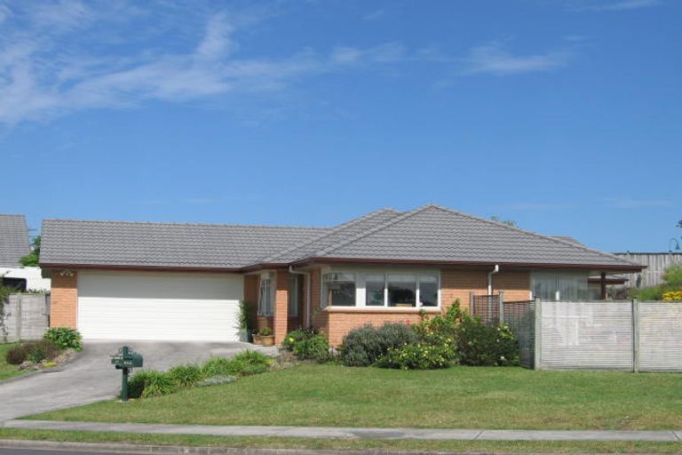Photo of property in 24 Hillwell Drive, Henderson, Auckland, 0612