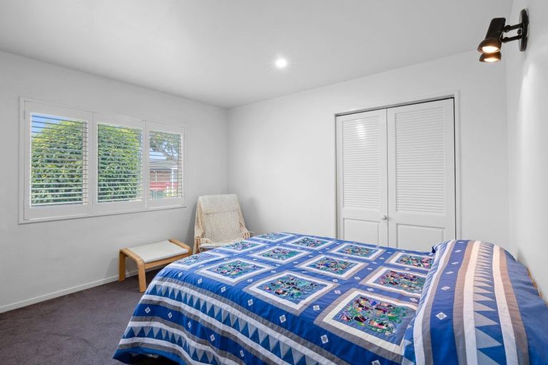 Photo of property in 3 Waiwera Place, Merrilands, New Plymouth, 4312