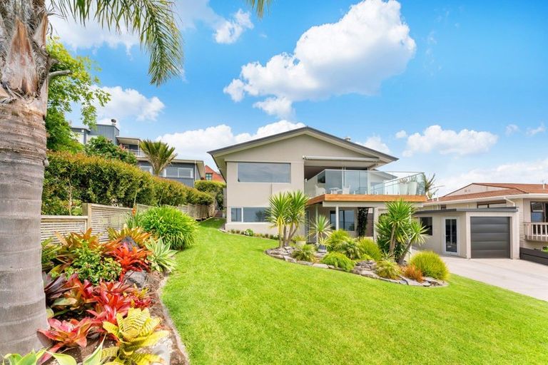 Photo of property in 6 Paisley Street, Mellons Bay, Auckland, 2014