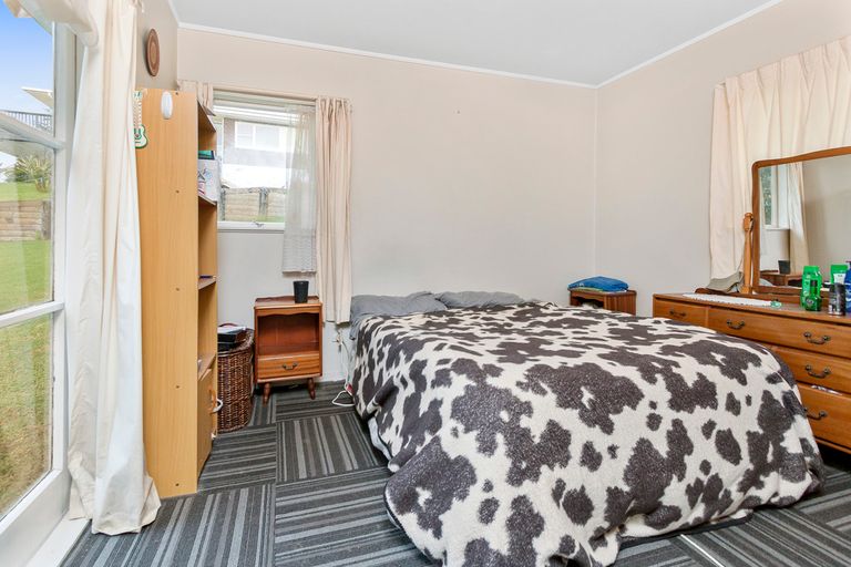 Photo of property in 44 Atkinson Road, Titirangi, Auckland, 0604