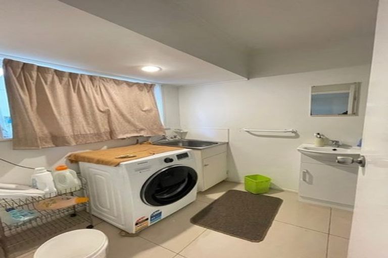 Photo of property in 15 Walpole Avenue, Hillpark, Auckland, 2102