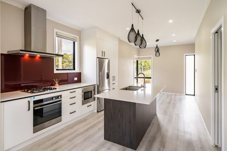 Photo of property in 11 Josland Lane, Wallaceville, Upper Hutt, 5018