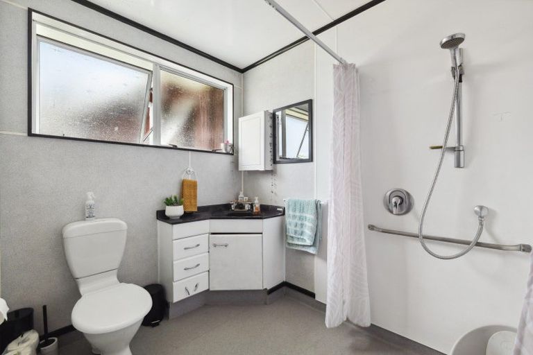 Photo of property in 24 Montjoy Street, Stratford, 4332