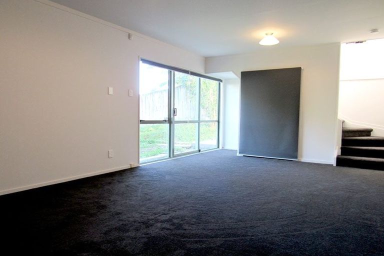 Photo of property in 111 West Harbour Drive, West Harbour, Auckland, 0618