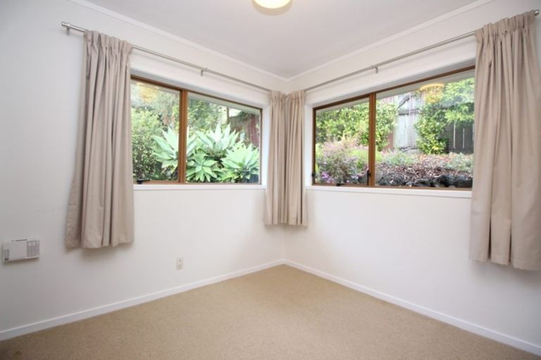 Photo of property in 1/404 Glenfield Road, Glenfield, Auckland, 0629