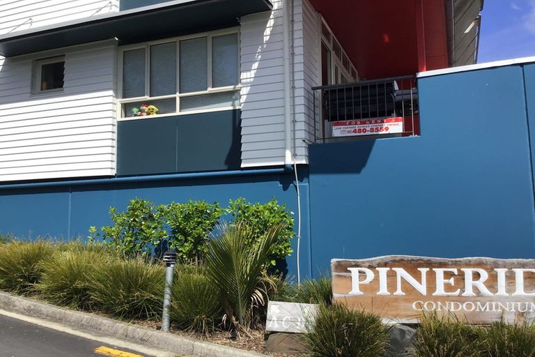 Photo of property in 1d/20 Ian Marwick Place, Birkenhead, Auckland, 0626