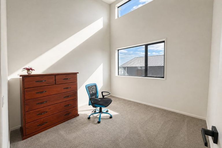 Photo of property in 32 Puwha Street, Massey, Auckland, 0614