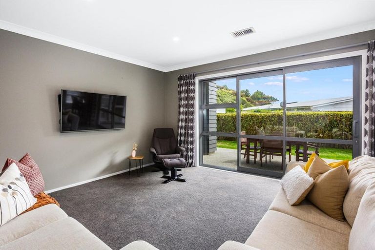 Photo of property in 6 Shoal Place, Whitby, Porirua, 5024