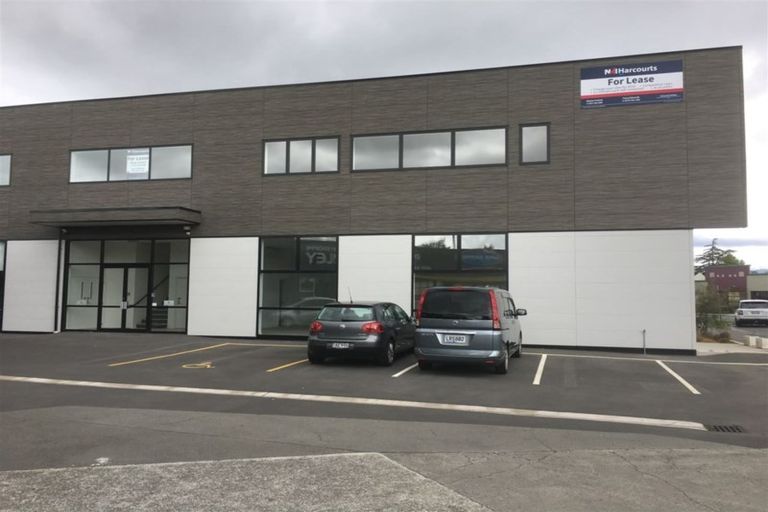 Photo of property in 1 Shirley Road, Parau, Auckland, 0604