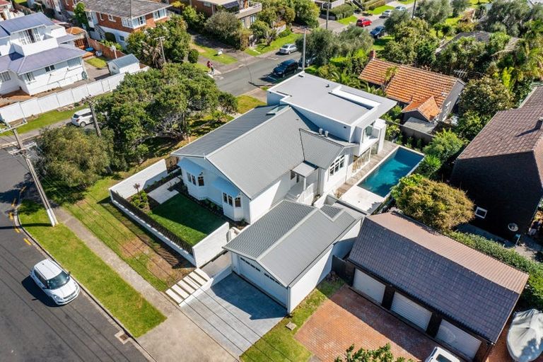 Photo of property in 6 Rewiti Avenue, Takapuna, Auckland, 0622