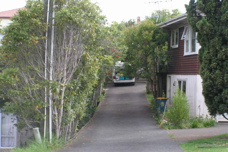 Photo of property in 2/11 Bond Crescent, Forrest Hill, Auckland, 0620