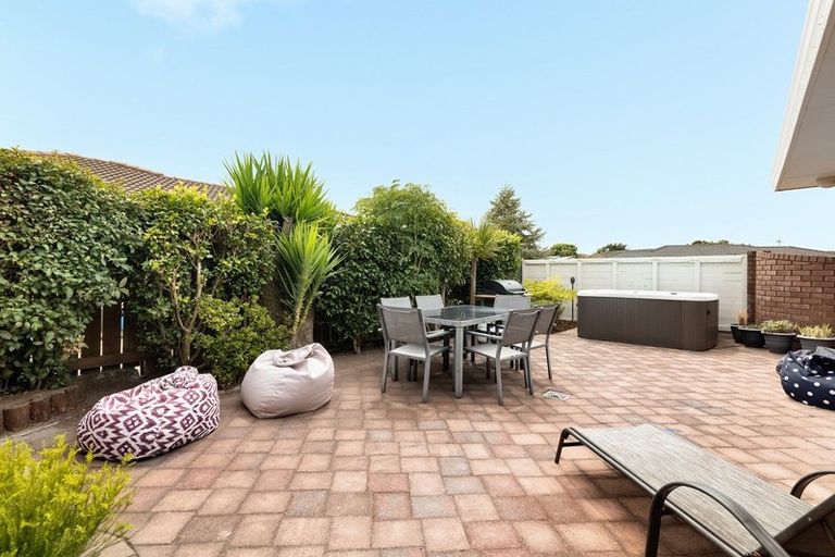 Photo of property in 24 Balmacewen Place, Mount Maunganui, 3116