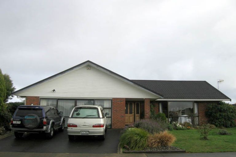 Photo of property in 5 Oakwood Grove, Paraparaumu Beach, Paraparaumu, 5032