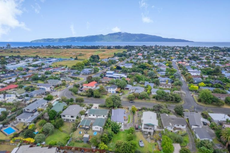 Photo of property in 12 Hollis Road, Paraparaumu Beach, Paraparaumu, 5032
