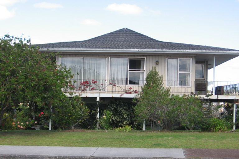 Photo of property in 2/20 Knights Road, Rothesay Bay, Auckland, 0630