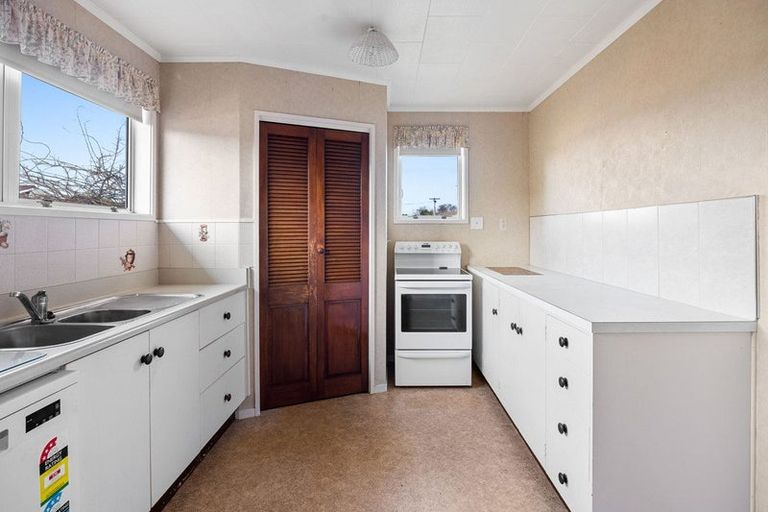 Photo of property in 27 Davidson Street, Hawera, 4610