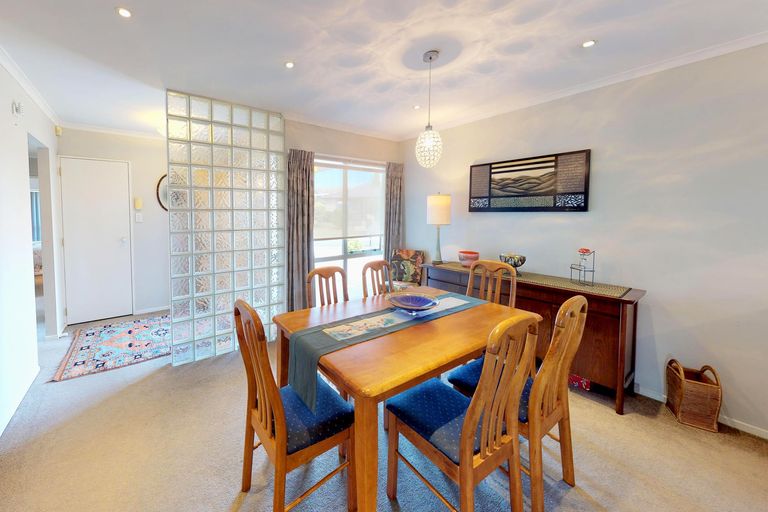 Photo of property in 9 Matilda Place, Weymouth, Auckland, 2103