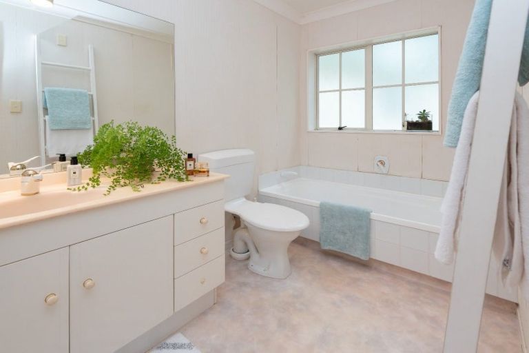 Photo of property in 3/222 Bleakhouse Road, Mellons Bay, Auckland, 2014