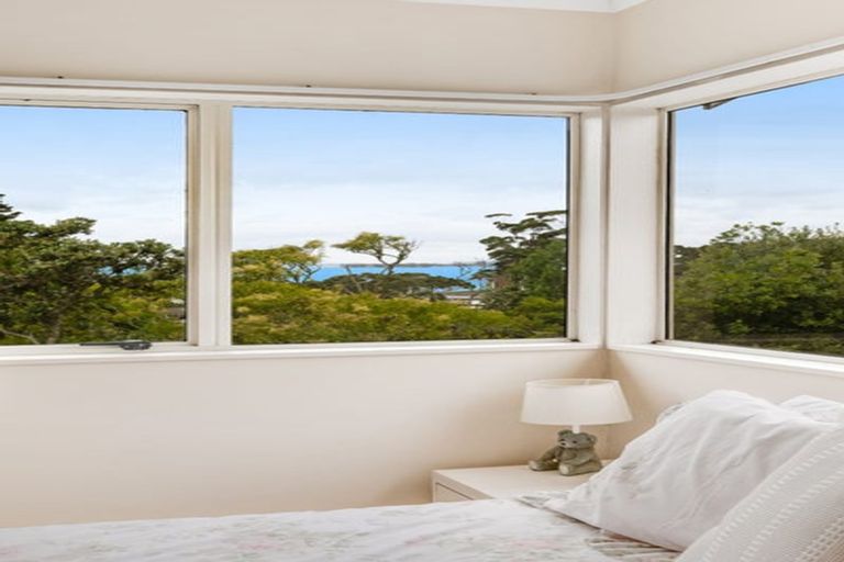 Photo of property in 18 Gibson Place, Mellons Bay, Auckland, 2014