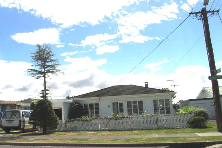 Photo of property in 2/20 Ridge Road, Waiake, Auckland, 0630