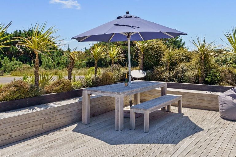 Photo of property in 47 Reay Mackay Grove, Waikawa Beach, Levin, 5573