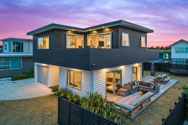 Photo of property in 10 Te Mauri Place, Omaha, 0986