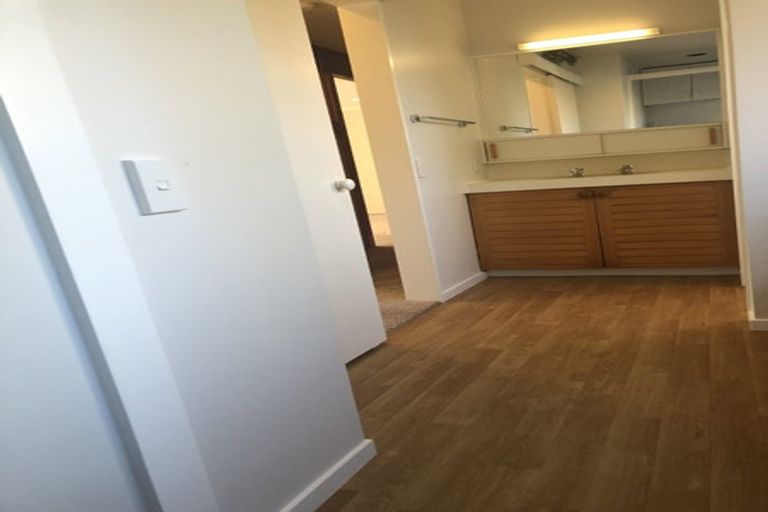 Photo of property in 2/136 Karori Road, Karori, Wellington, 6012