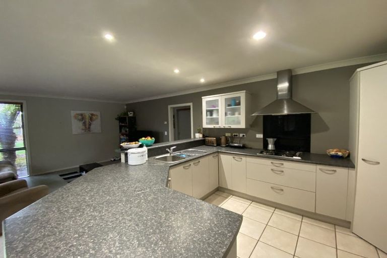 Photo of property in 16 San Clemento Way, Rototuna, Hamilton, 3210