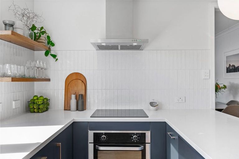 Photo of property in 37 Waimumu Road, Massey, Auckland, 0614