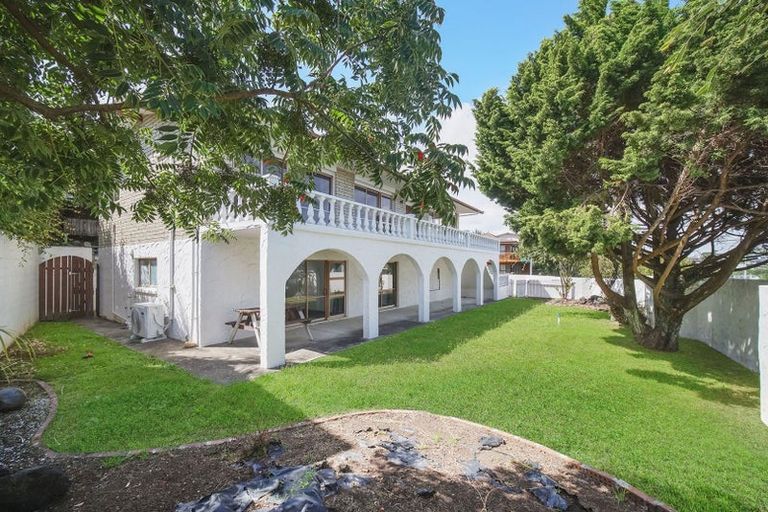 Photo of property in 2 Icarus Place, Half Moon Bay, Auckland, 2012