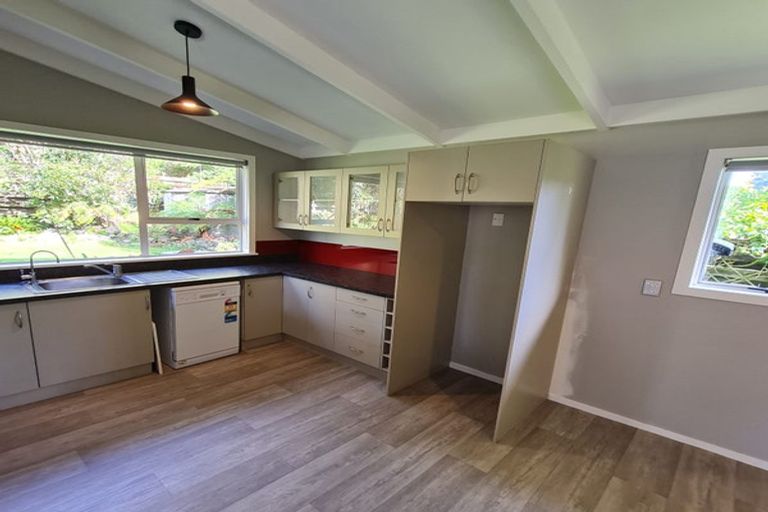 Photo of property in 64 Te Henga Road, Waitakere, Henderson, 0781