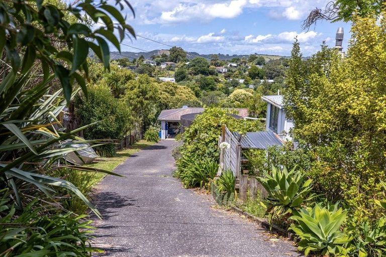 Photo of property in 8 Wellington Road, Surfdale, Waiheke Island, 1081