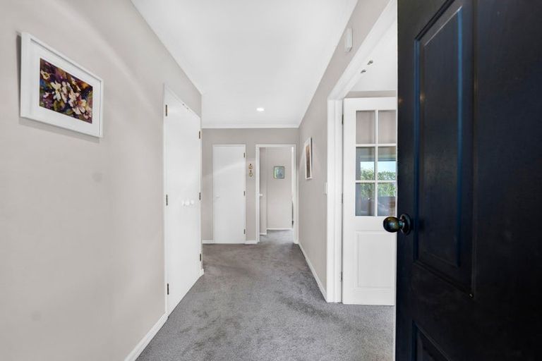 Photo of property in 6 Kellyville Heights, Merrilands, New Plymouth, 4312