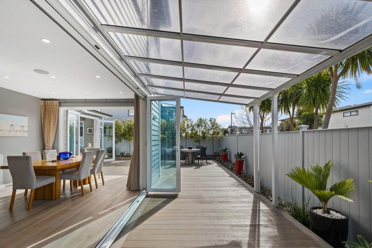 Photo of property in 24 Toanui Road, Hobsonville, Auckland, 0616