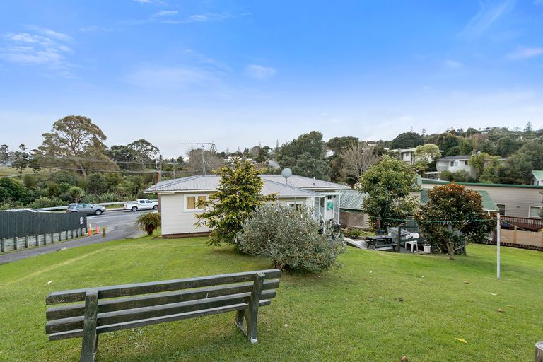 Photo of property in 44 Atkinson Road, Titirangi, Auckland, 0604