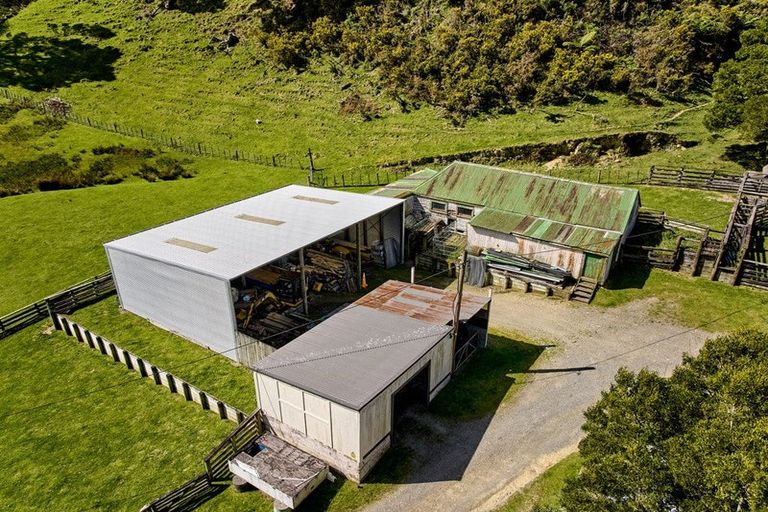 Photo of property in 850a Paekakariki Hill Road, Paekakariki Hill, Porirua, 5381