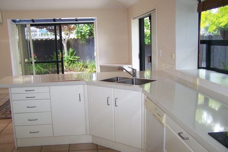 Photo of property in 42 Matterhorn Crescent, Northpark, Auckland, 2013