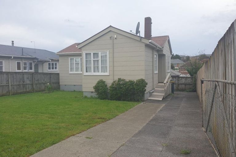 Photo of property in 12 Dreadon Avenue, Papatoetoe, Auckland, 2025
