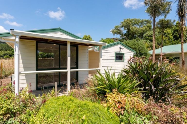 Photo of property in 33 Mokena Kohere Street, Manakau, Levin, 5573