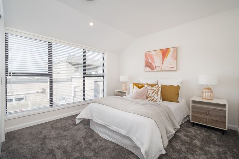 Photo of property in 15a The Parade, Bucklands Beach, Auckland, 2012